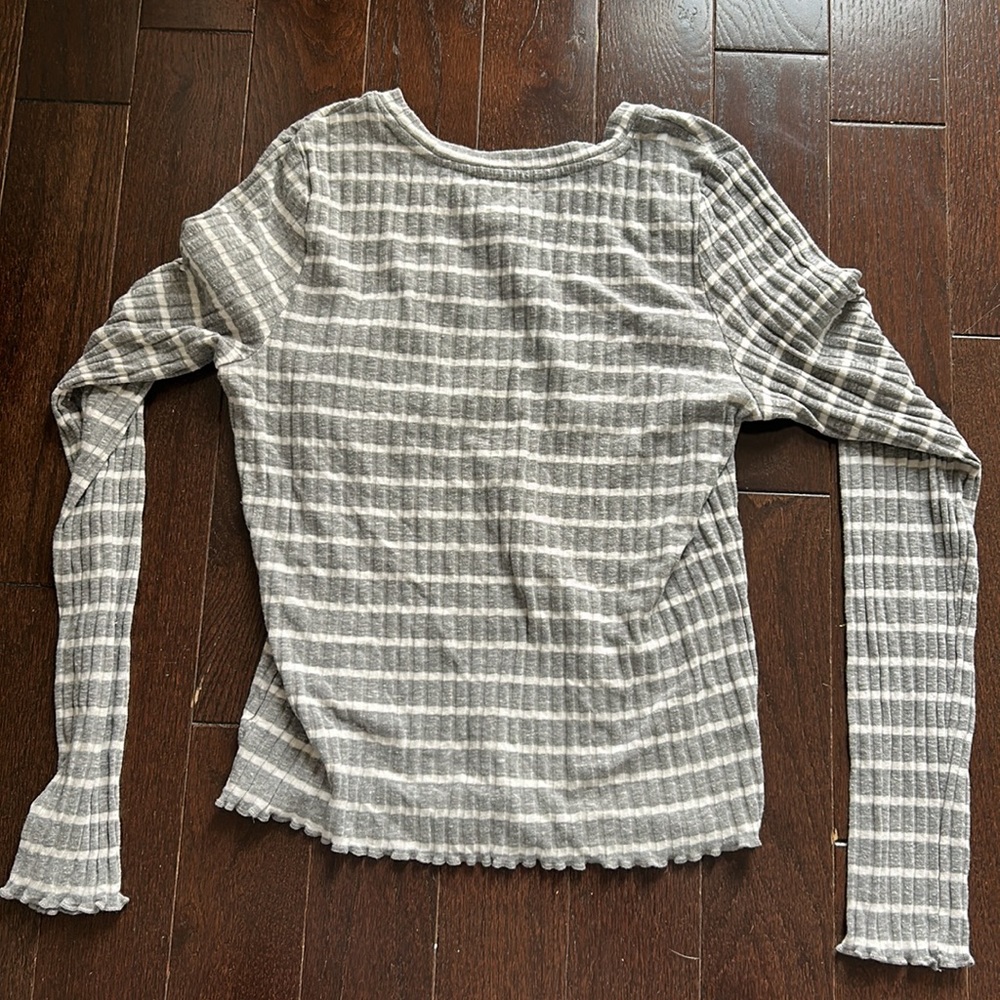 American Eagle | Cropped Ribbed Long Sleeved T-shirt - Picture 4 of 5